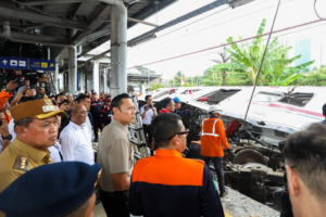 Tinjau Langsung Insiden KA di Stasiun Bekasi Timur, Menko AHY Tekankan Fokus Pemulihan Korban dan Perbaikan Infrastruktur
